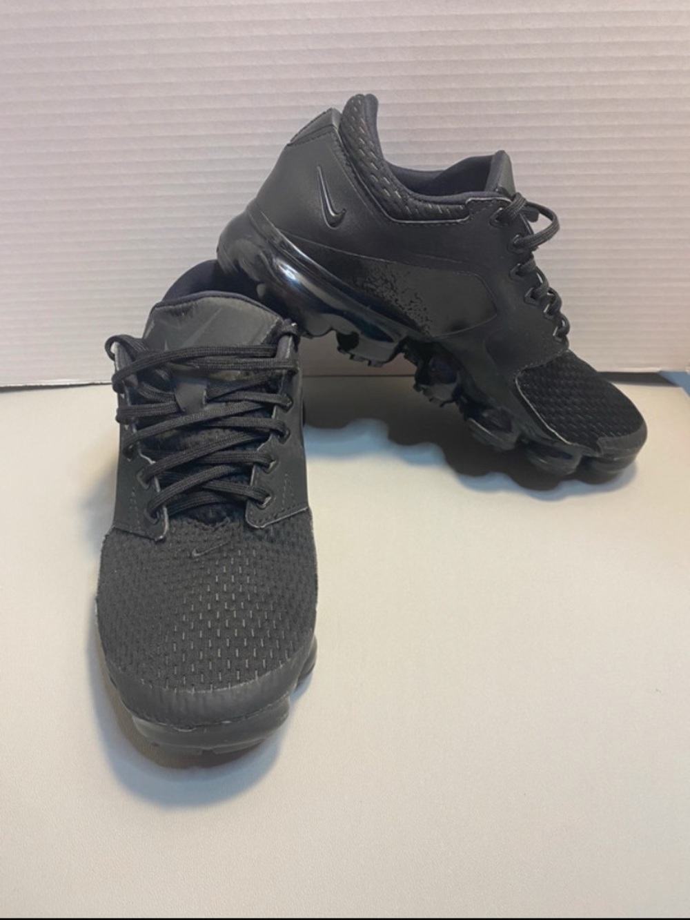 Nike Men's Black Low-Top Athletic Sneakers